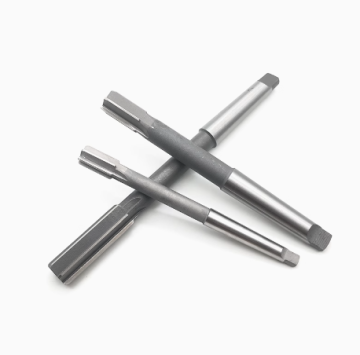 HSS Taper Shank Long Cutter Machine Reamer "có thể được đơn giản hóa thành:" HSS Taper Shank Long Reamer Cutter "Tiêu đề này giữ các yếu tố thiết yếu và ngắn gọn cho mục đích SEO. Tuy nhiên, nếu bạn muốn nó thân thiện với công cụ tìm kiếm h