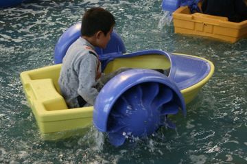 kids hand paddle boat, water toy game