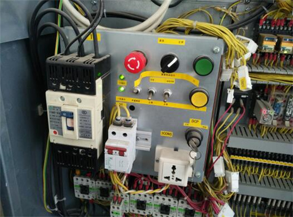 CV55 Aufzugsmodernisierung von mechanischen und elektrischen Teilen