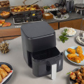 Moderne quadratische Heißluftfritteuse mit mattierter Oberfläche und LCD-Display