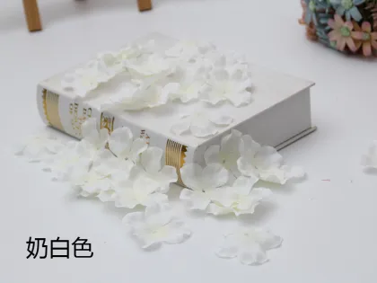 Wholesale Artificial Silk Hydrangea Flower Petals for Weddings