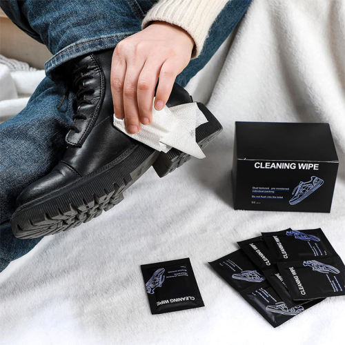 Khăn lau giày logo in họa tiết chấm bi