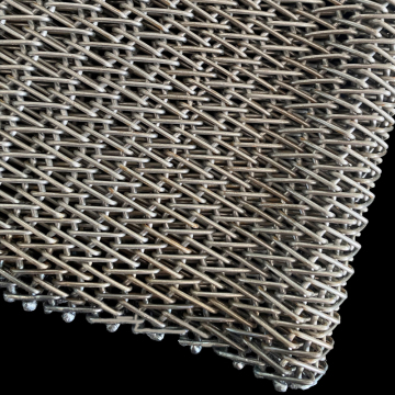 Herringbone Conveyor Belt with Compound Balanced Weave Chain Link Wire Mesh