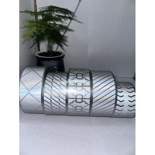 Filme adesivo termofusível com padrões gravados