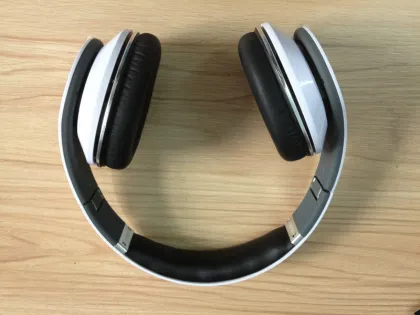 White Color Studio Headphones With Bass Sound,  3.5mm Stereo Wireless Tv Headphones