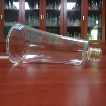 Cork Top Design 750ML Spirit Glass Bottles Luxury Bespoke Glass Bottles