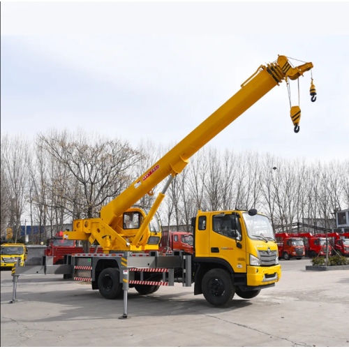 12-тонный автокран для тяжелых задач