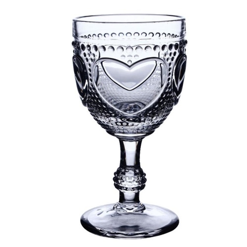 Wijnglas met hartpatroon in reliëf