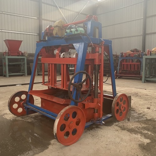 Mobile diesel engine concrete block QM4-45 making machine