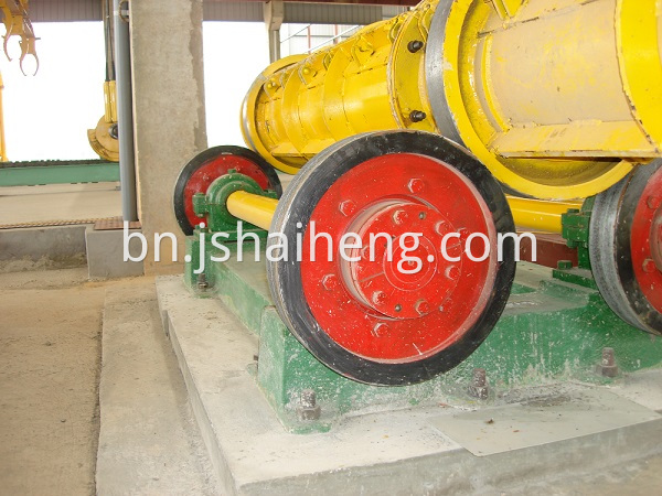 Concrete pile spinning machine