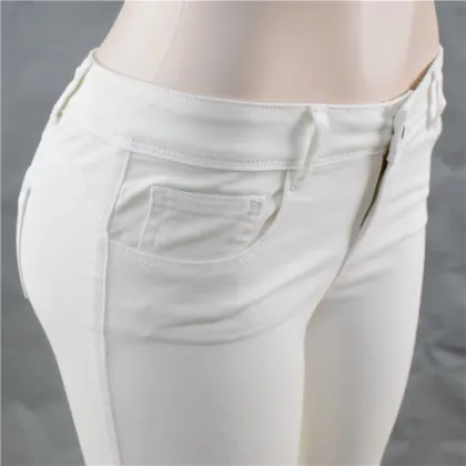 Women's white twill raw hem bermuda