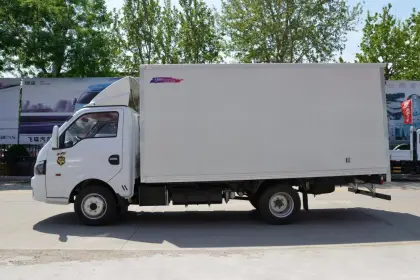 Dongfeng light Truck Captain N cargo van truck