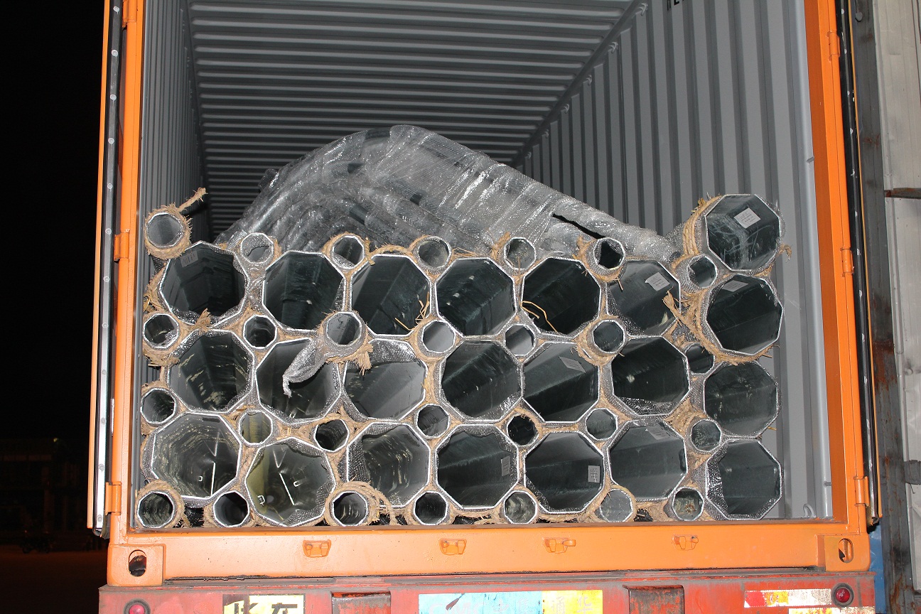 packing of light pole