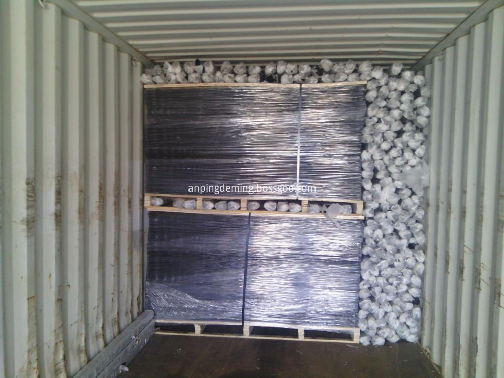 welded wire mesh fence loading