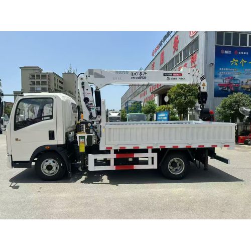 Автокран с прямой стрелой для подъема тяжелых грузов