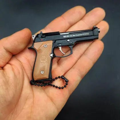 Alloy Gun Toy Birthday Gifts 1:3 Scale Toy Gun Keychain