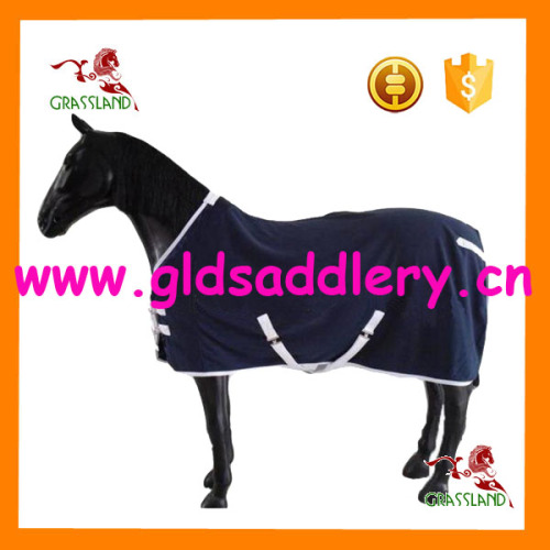 Warm and breathable polar fleece horse rug