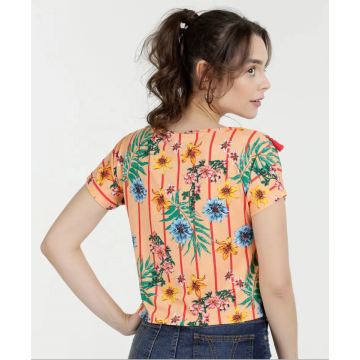 Blusa de manga curta slim fit flor estampada