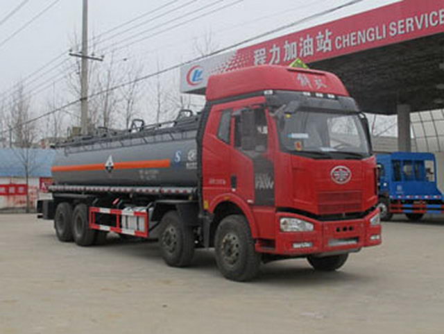 FAW J6 8X4 17Tons سائل التآكل شاحنة