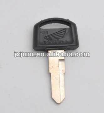 Key blank with rubber head