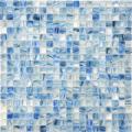 Trasparente come un appartamento in mosaico blu