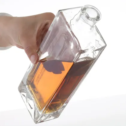 Best-Selling Glass Bottles: 500ml & 1000ml Mountain Spring Water/Soda/Whiskey with Cork