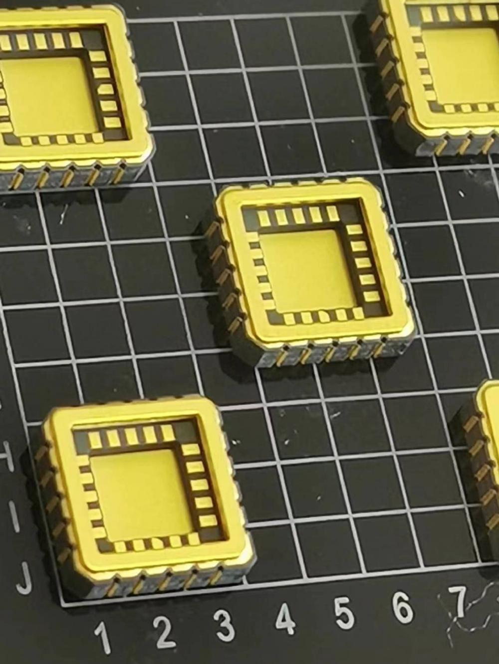 A high-density 20-pin CLCC package for SMT