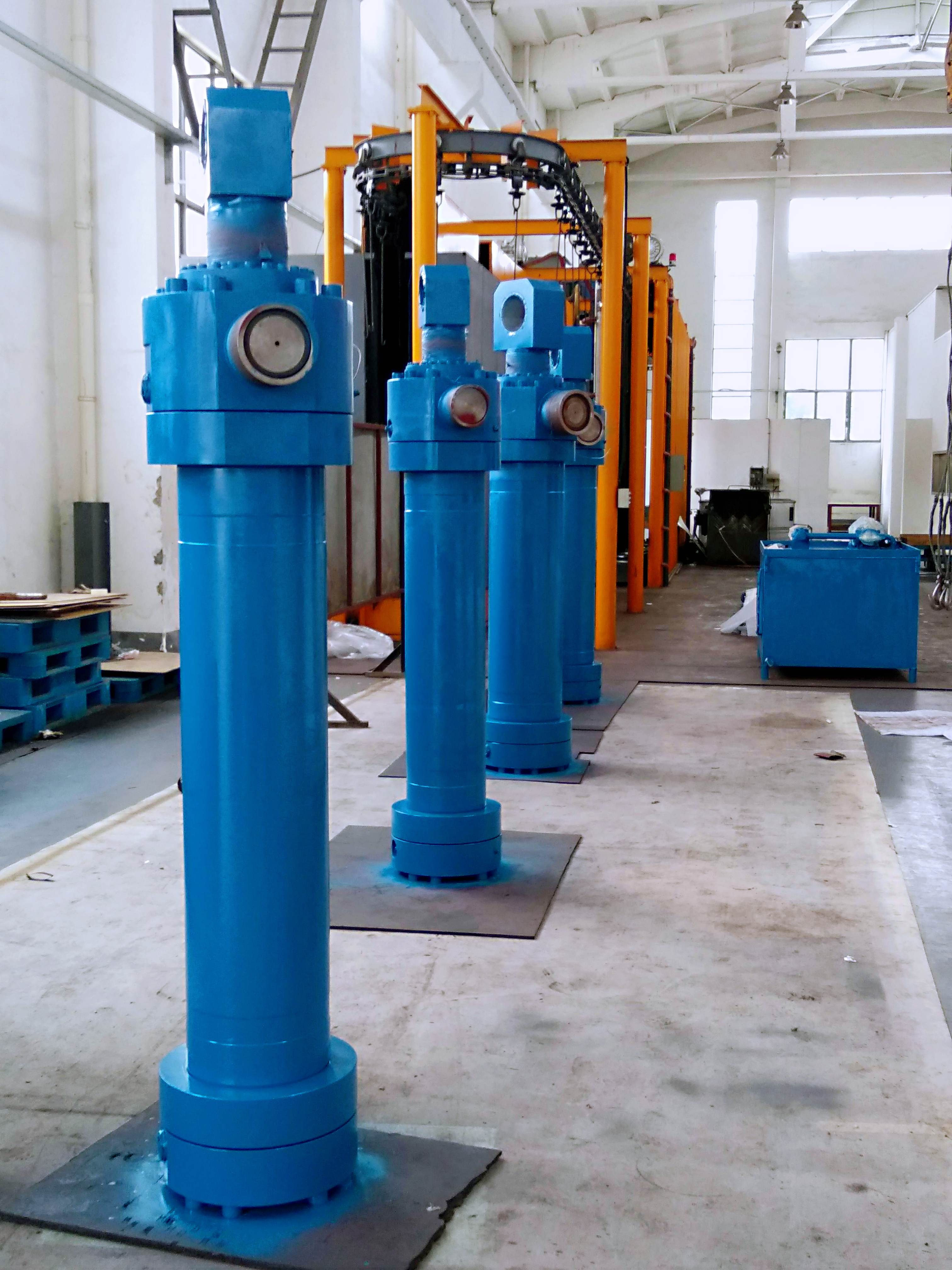 Hydraulic cylinder for heavy metallurgical industry