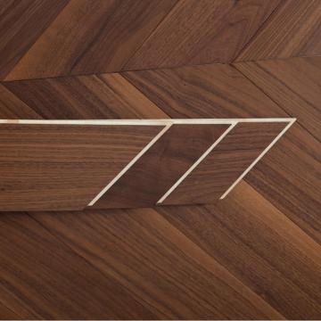 Lantai kayu buatan kayu walnut bergaya Chevron