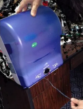 Dental floss machine with automatic detection