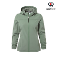 Giacca softshell con cappuccio resistente alla doccia da donna