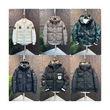 Super weicher benutzerdefinierter Versandmänner -Down -Pufferjacke mit Kapuze und Reißverschluss für den Winter