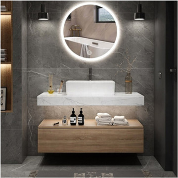 Gantung di dinding lemari rias kamar mandi