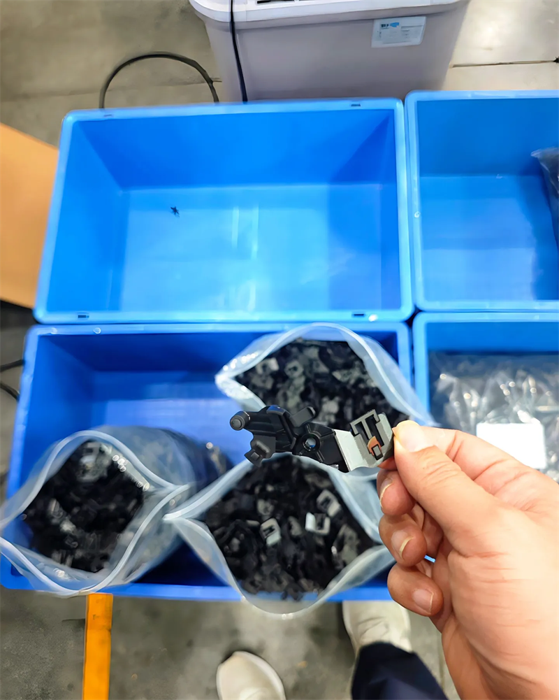 injection molding plastic parts small parts (6)