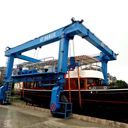 Customized Design 100T Mobile Boat Hoist for Shipyard