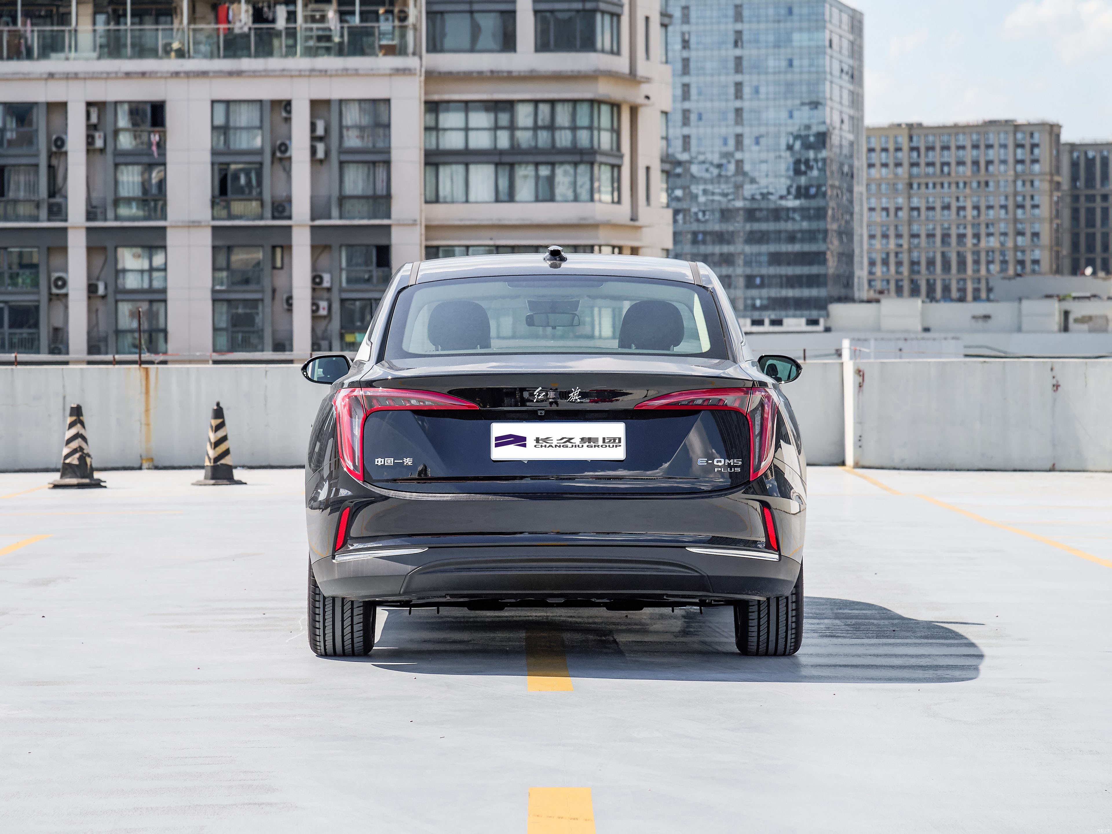 HONGQI e-qm5 electric sedan car