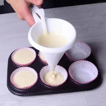 Adjustable Baking Tools: Pastry Molds and Dispensers for Chocolate, Cream, and Icing
