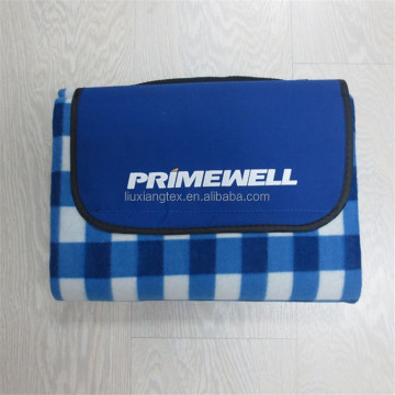 2020 New Style Nylon Handle Wholesale Printed Tartan Picnic Blanket Waterproof stadium outdoor