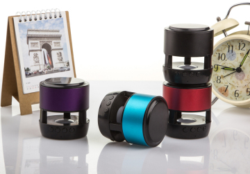 New Arrive 2015 Portable wireless bluetooth 4.0 speaker with mobile phone holder