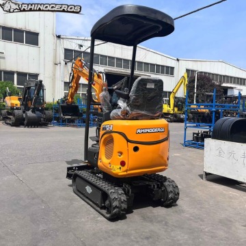 Nông trại sử dụng máy đào nhỏ 1.2 T để bán hàng