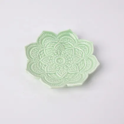 Leaf-Shaped Ceramic Jewelry Display Plate