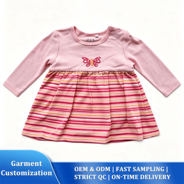 Rosa Schmetterlings-Babykleid