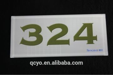 QCY-SHD-14 customized new style clear acrylic sign holder for display