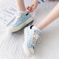 Elegantes calcetines de botes de cebra con bordados