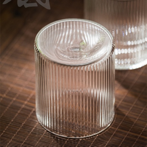 Trapezoidal glass whiskey glass