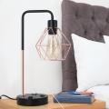 Lampada da tavolo industriale con porte USB