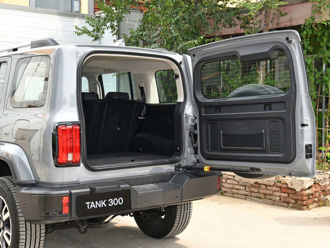 Hot sells Tank 300 Dark Grey 4WD SUV