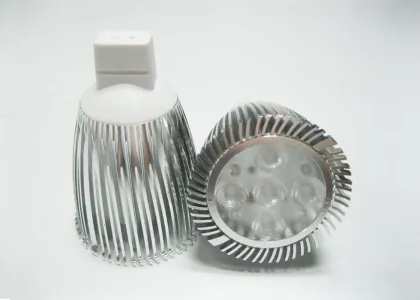 E27 Ip20 Ac90 - 240v 5w Cree Led Spotlight Bulbs With Lumen Maintenance