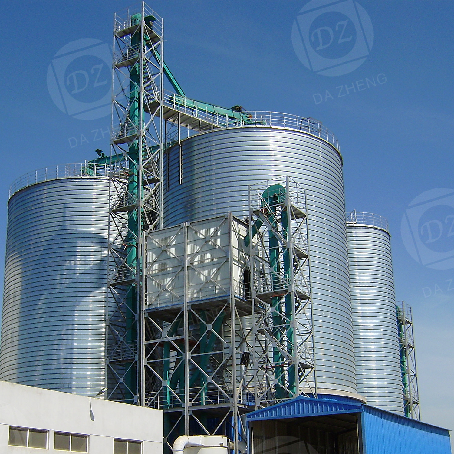 Steel plate silo for finished aquatic feed