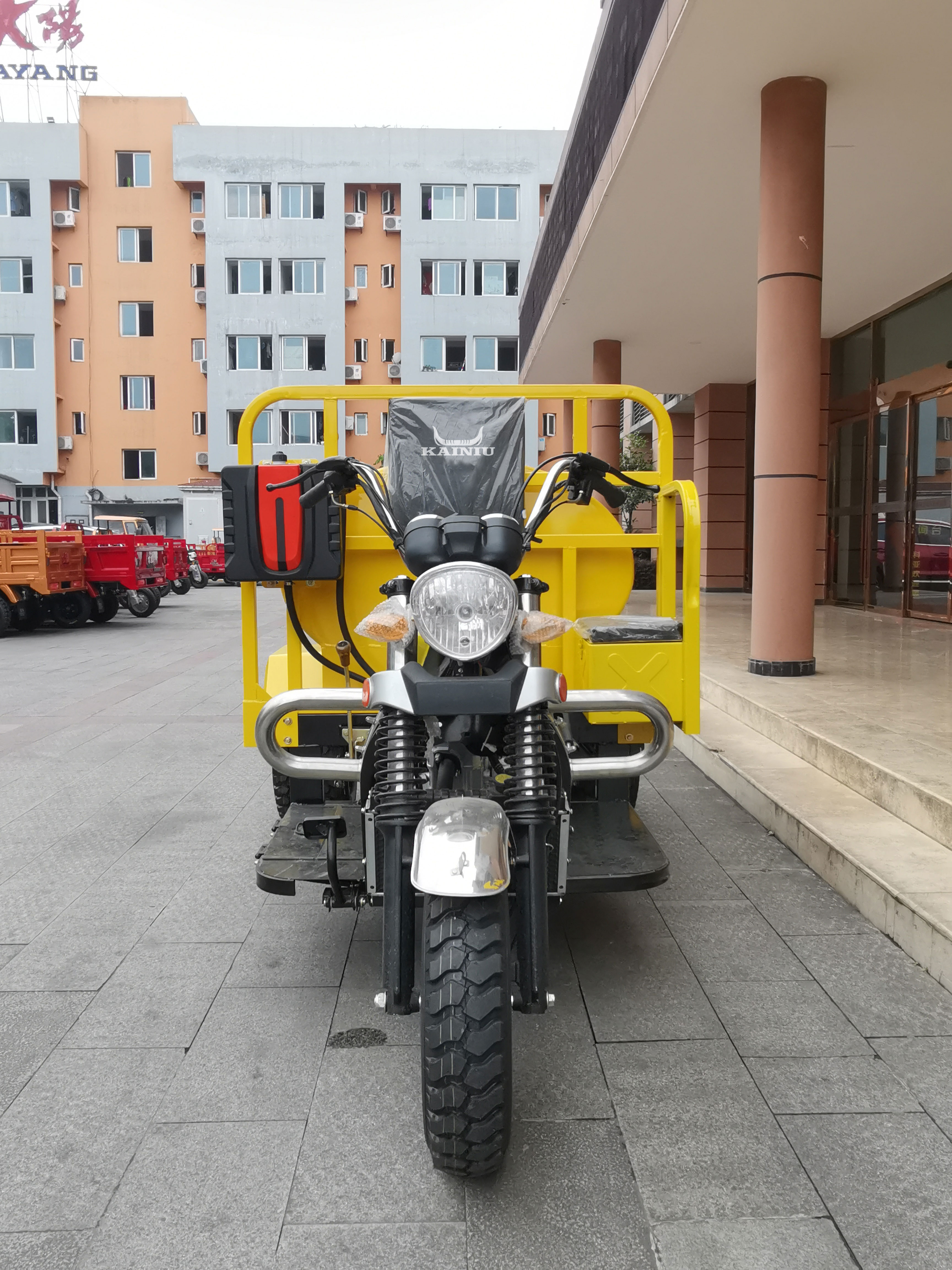 Triciclo de tanque de água personalizado para uso agrícola